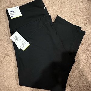 NWT Old Navy Active Crop Legging
